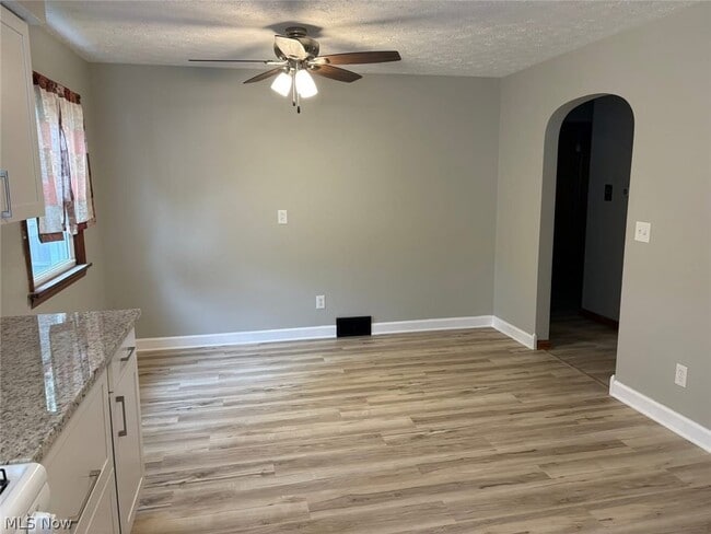 Building Photo - 509 W 24th St