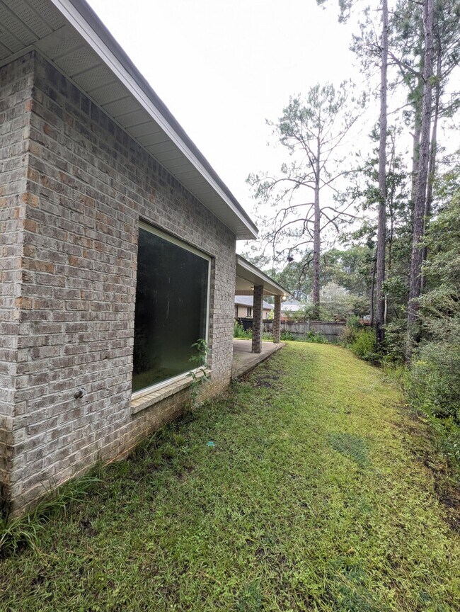 Building Photo - 7246 Siesta St