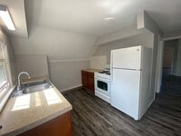 Building Photo - 1 Bed / 1 Bath Upstairs Unit with Private Balcony – Riverside Gardens