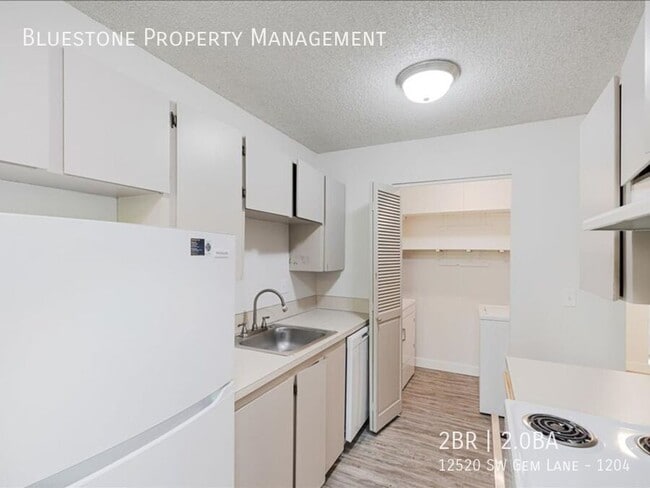 Building Photo - 12520 SW Gem Ln