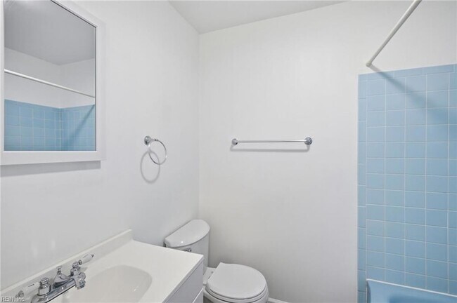 Building Photo - 5545 Aragon Dr