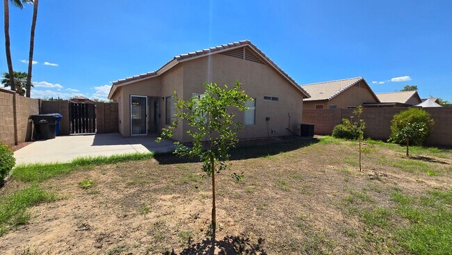 Building Photo - 13344 W Desert Ln