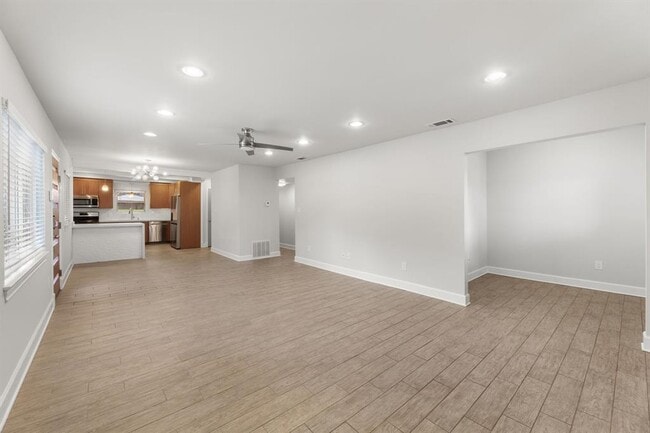 Building Photo - 2309 Newfield Ln