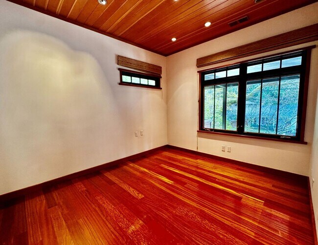 Building Photo - 60 Frances Ave