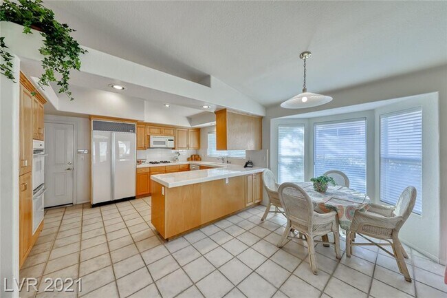 Building Photo - 2229 Fiero Dr