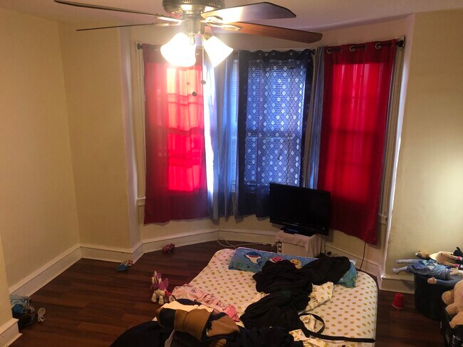 Master bedroom - 861 E Westmoreland St