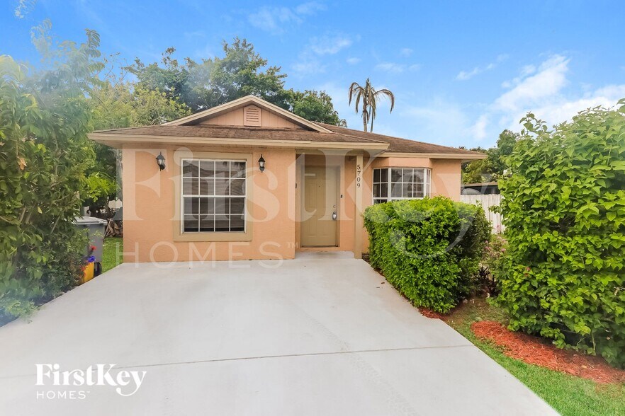 Building Photo - 5709 Boynton Crescent