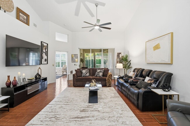 Building Photo - 1632 SW Harbour Isles Cir