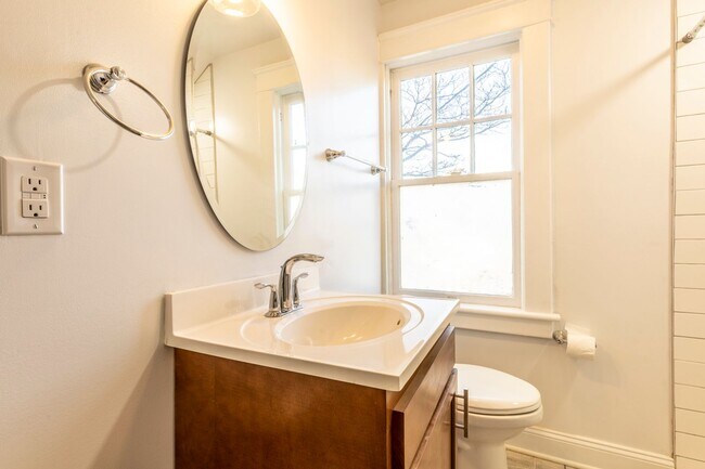 Building Photo - 213 Todd Ave