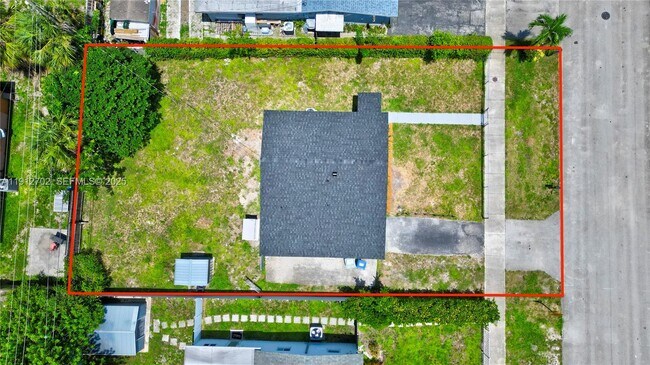 Building Photo - 3331 NW 8th Pl