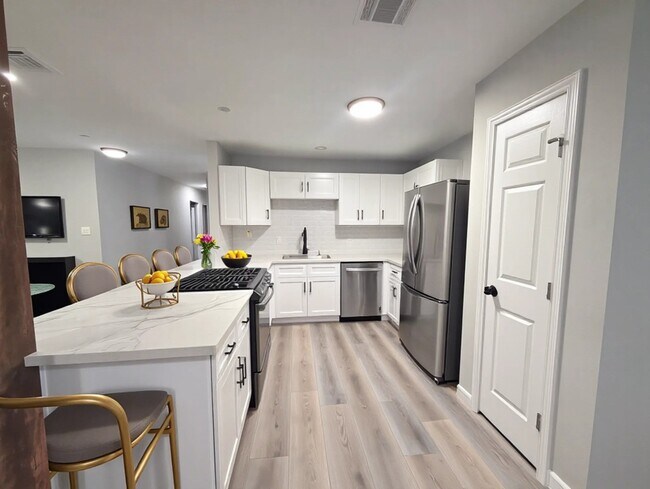 Building Photo - 23918 Farm Hill Dr