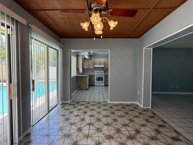 Building Photo - East Orlando Pool Home