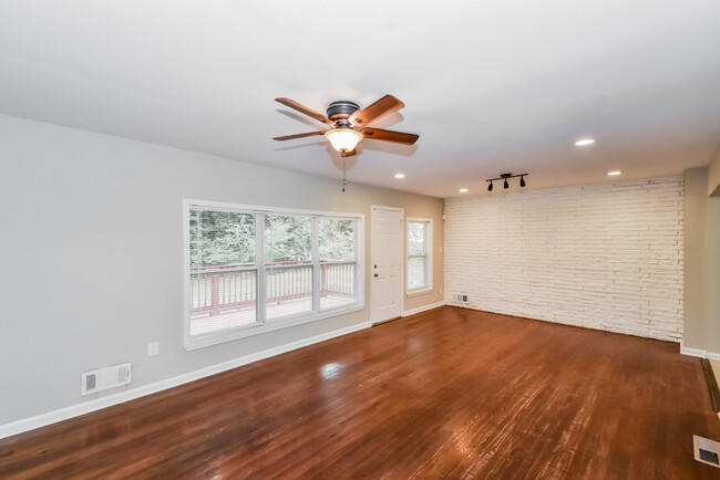 Building Photo - 14 DAY VETERAN ONLY. FIRST LOOK