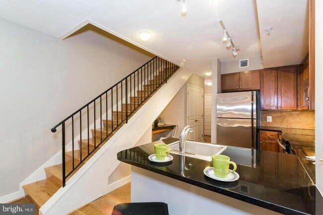 Building Photo - 616 E Street NW Unit 246