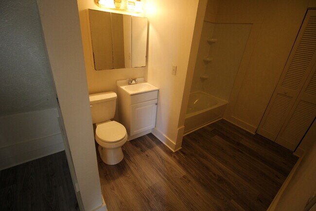 Building Photo - 3 Bedroom unit