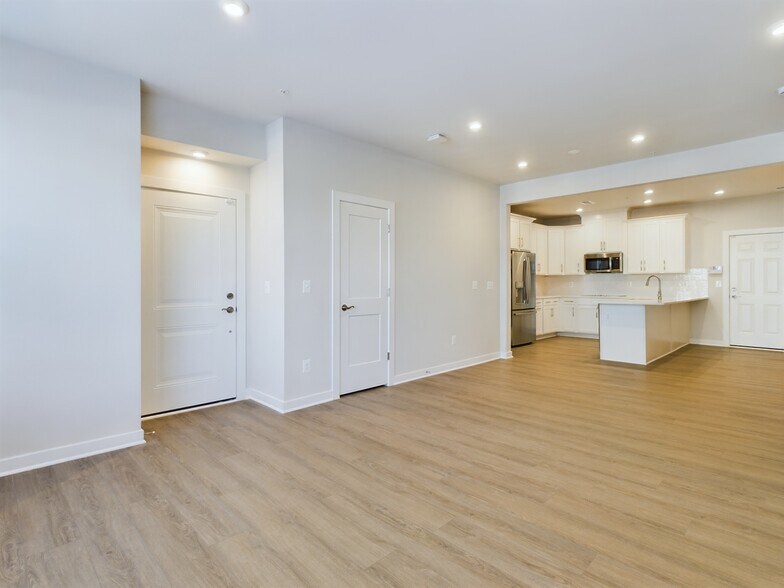 Building Photo - 43801 Middleway Ter