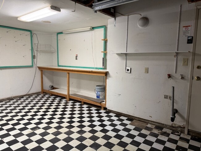 Building Photo - Remodeled 3 bedroom 1 bath house