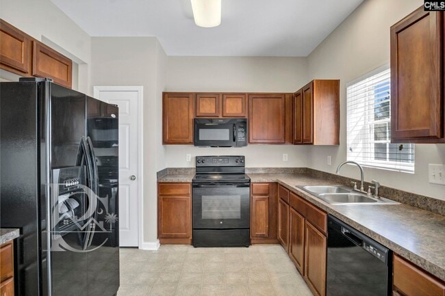 Building Photo - 211 Pinebluff Ct