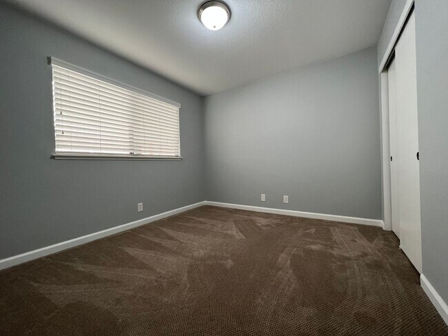 Building Photo - Beautiful 3 Bedroom Home in Roseville