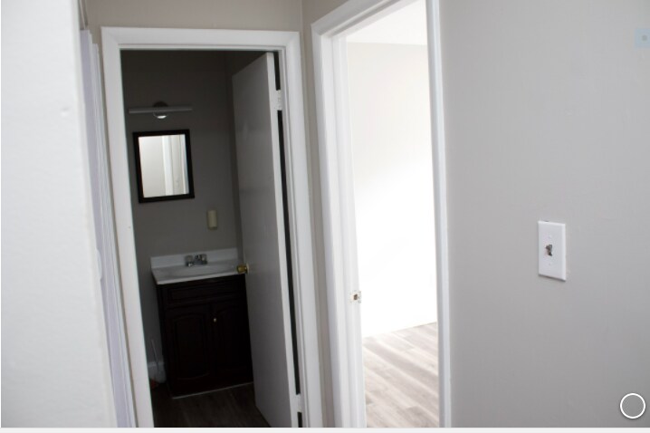 Building Photo - 4209 Ridgewood Ave