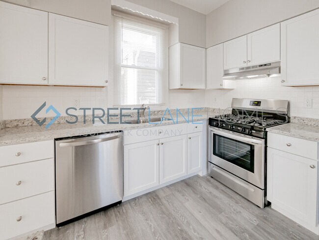 Building Photo - REDUCED!