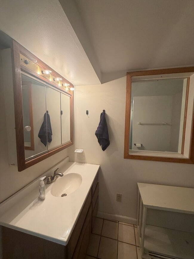 Building Photo - AVAILABLE JUNE -4 Bed, 2 Bath Home with Garage!