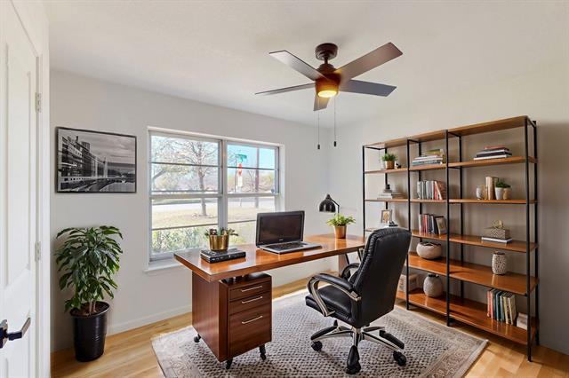 Building Photo - 820 Bedford Ct W