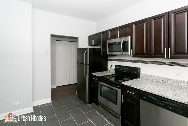 Building Photo - 3635 W Dickens Ave