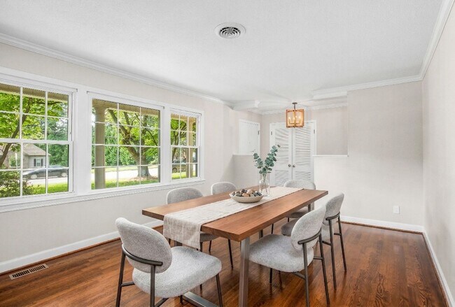 Building Photo - Beautiful Sherwood Location