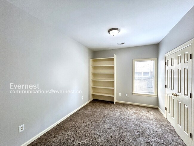 Building Photo - 692 Walnut Valley Ln