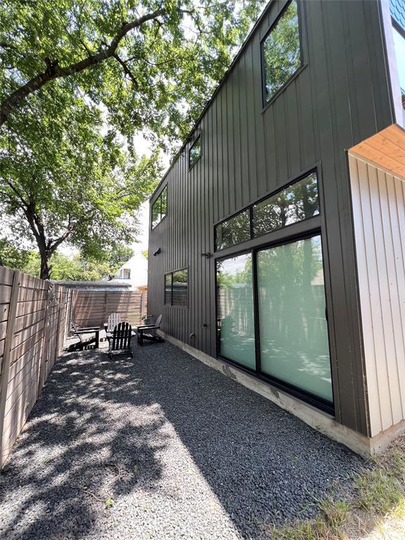 Building Photo - 1100 Brass St
