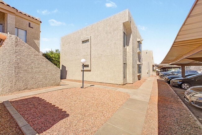Building Photo - 11666 N 28th Dr