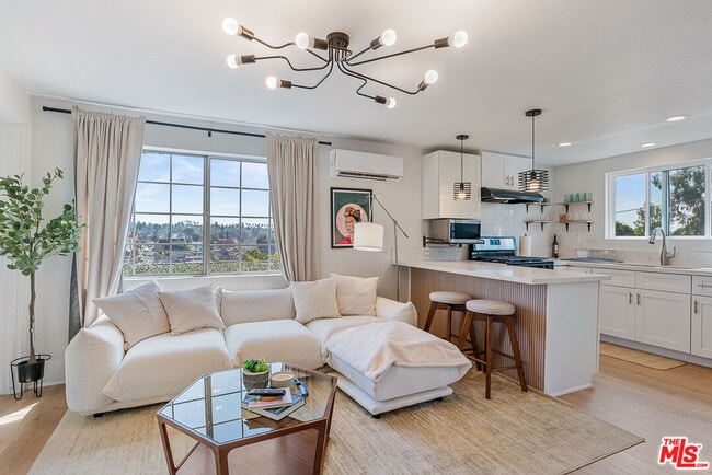 Building Photo - 2217 Scott Ave