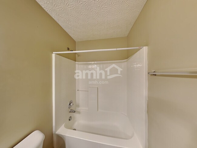 Building Photo - 5525 Village Grove Ln