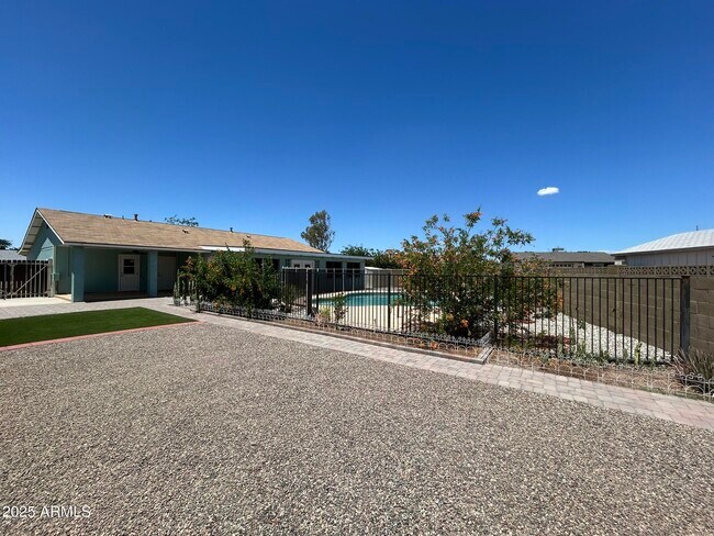 Building Photo - 14017 N 38th Dr