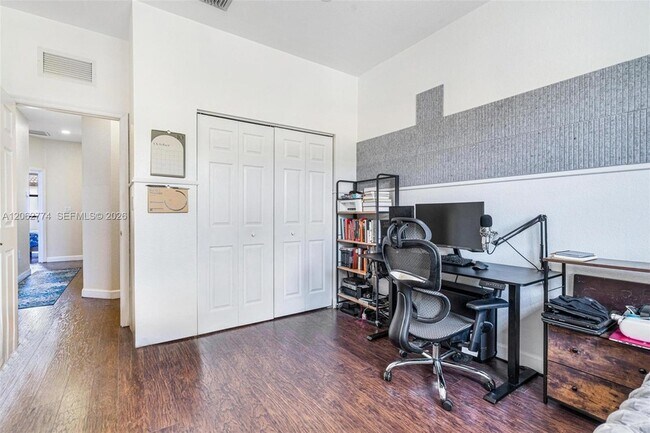 Building Photo - 343 NE 37th Terrace