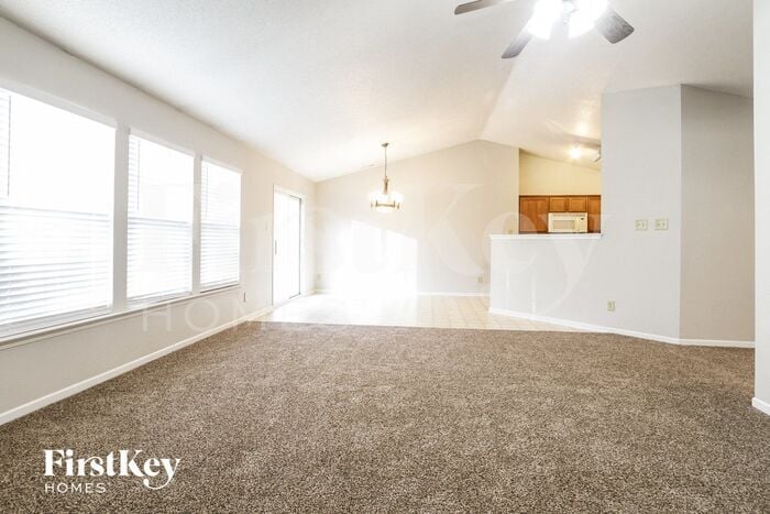 Building Photo - 744 Thornwood Ln