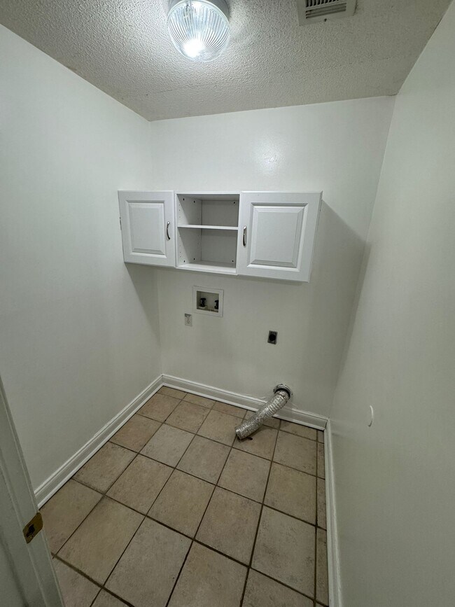 Building Photo - 111 Weatherstone Pl