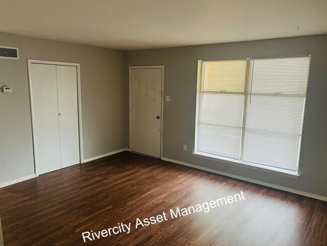 Building Photo - BEAUTIFUL HOME IN NORTHEAST MEMPHIS!!! SEC...