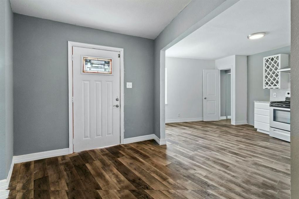 Building Photo - 1910 Danube Dr