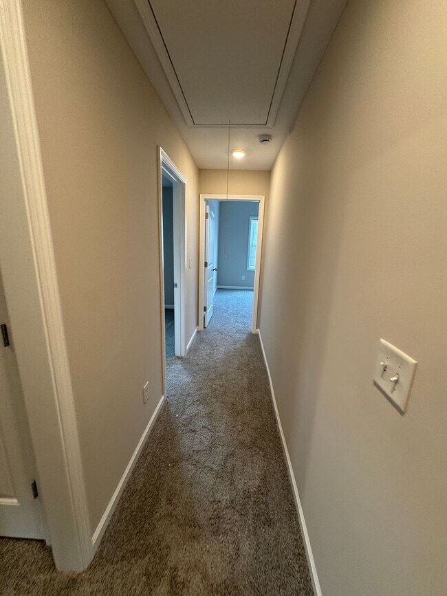 Building Photo - 1529 Gambill Wood Dr