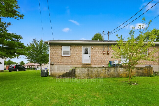 Building Photo - 3215 Aqueduct Dr