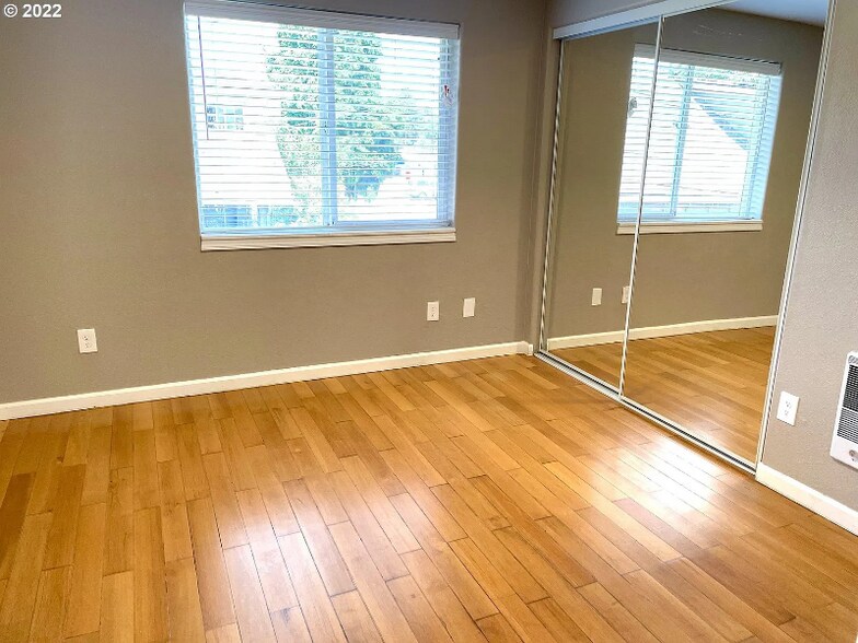 Building Photo - 5635 SE 84th Ave