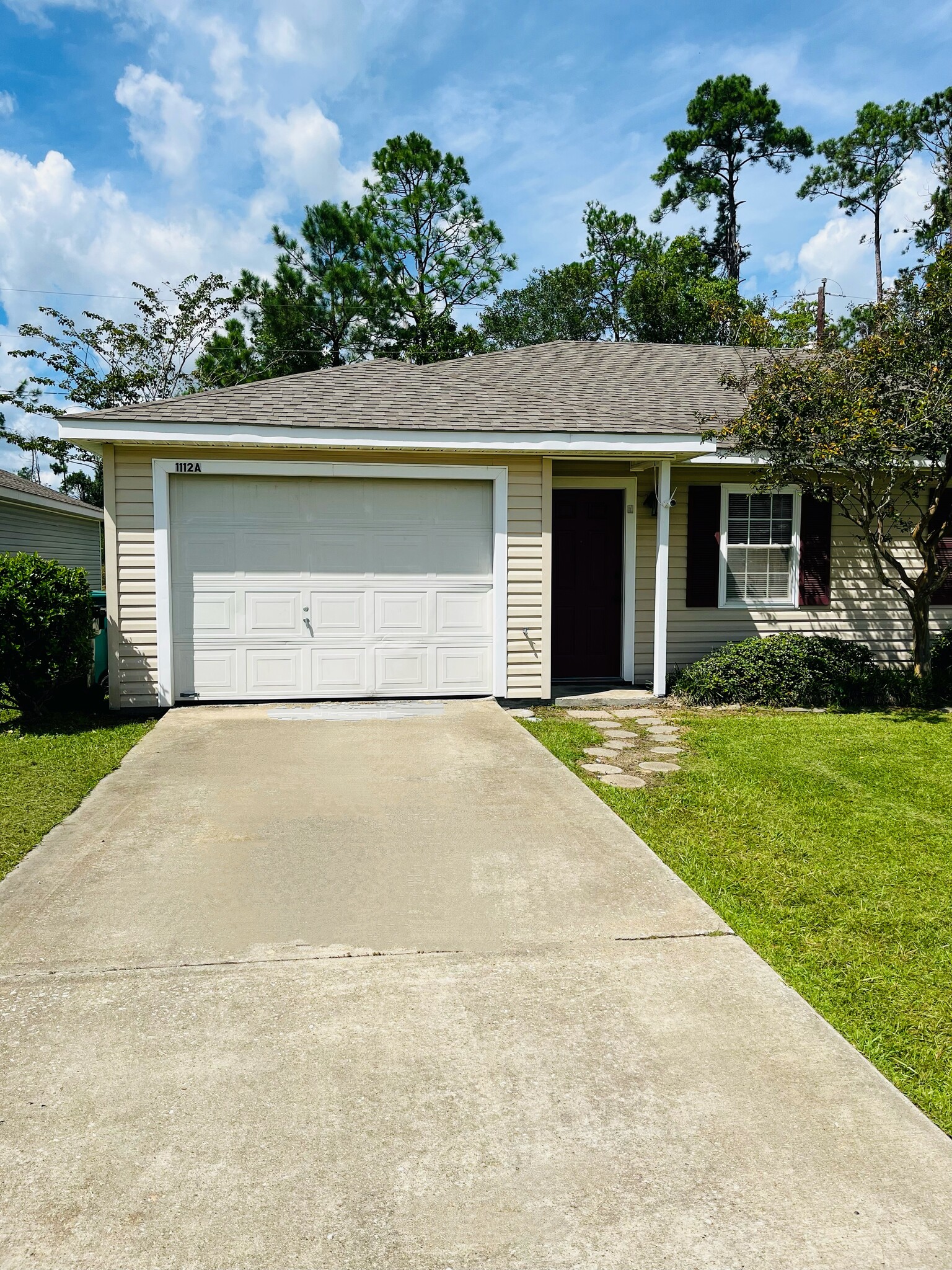 Building Photo - 1112 Shellie Ln