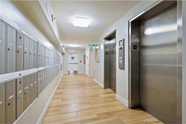 Building Photo - 2560 S Ocean Blvd