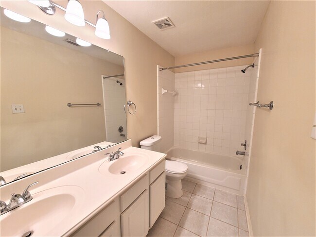 Building Photo - 1719 Abellfield Ln