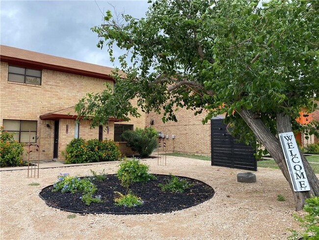 Primary Photo - 3308 N 25 1/2 St