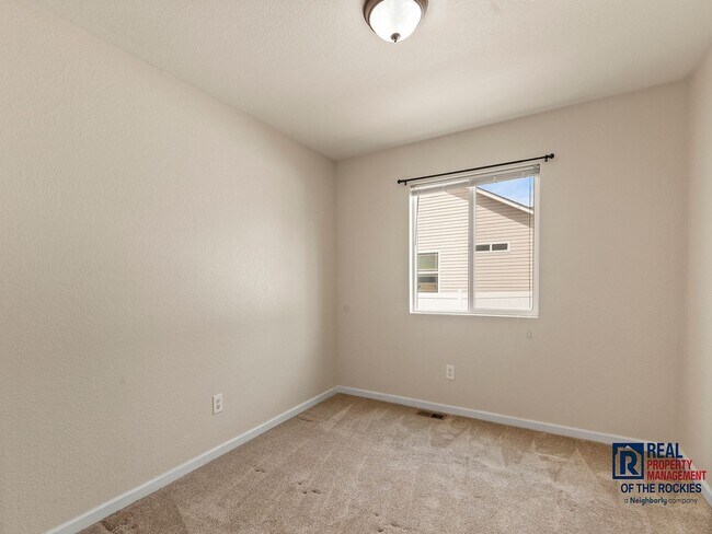 Building Photo - Charming 3 Bed, 2 Bath Home with 3-Car Gar...