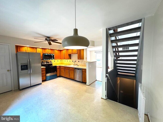 Building Photo - 9799 Mock Orange Ct