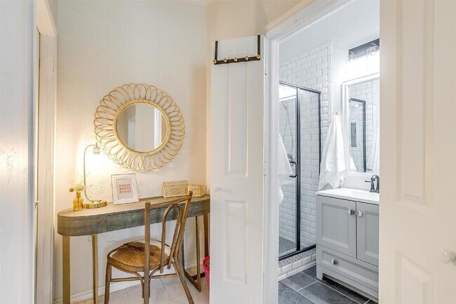 Building Photo - Charming 2-Bed, 2-Bath Gem with Granite Co...
